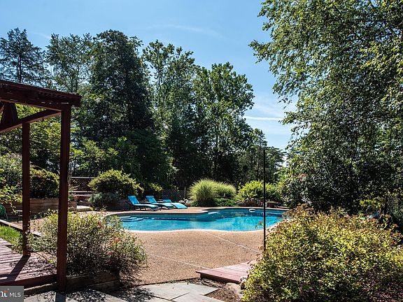 5th image of 9147 Hyde Ln