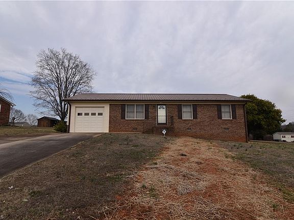 2nd image of 737 Lee Rd