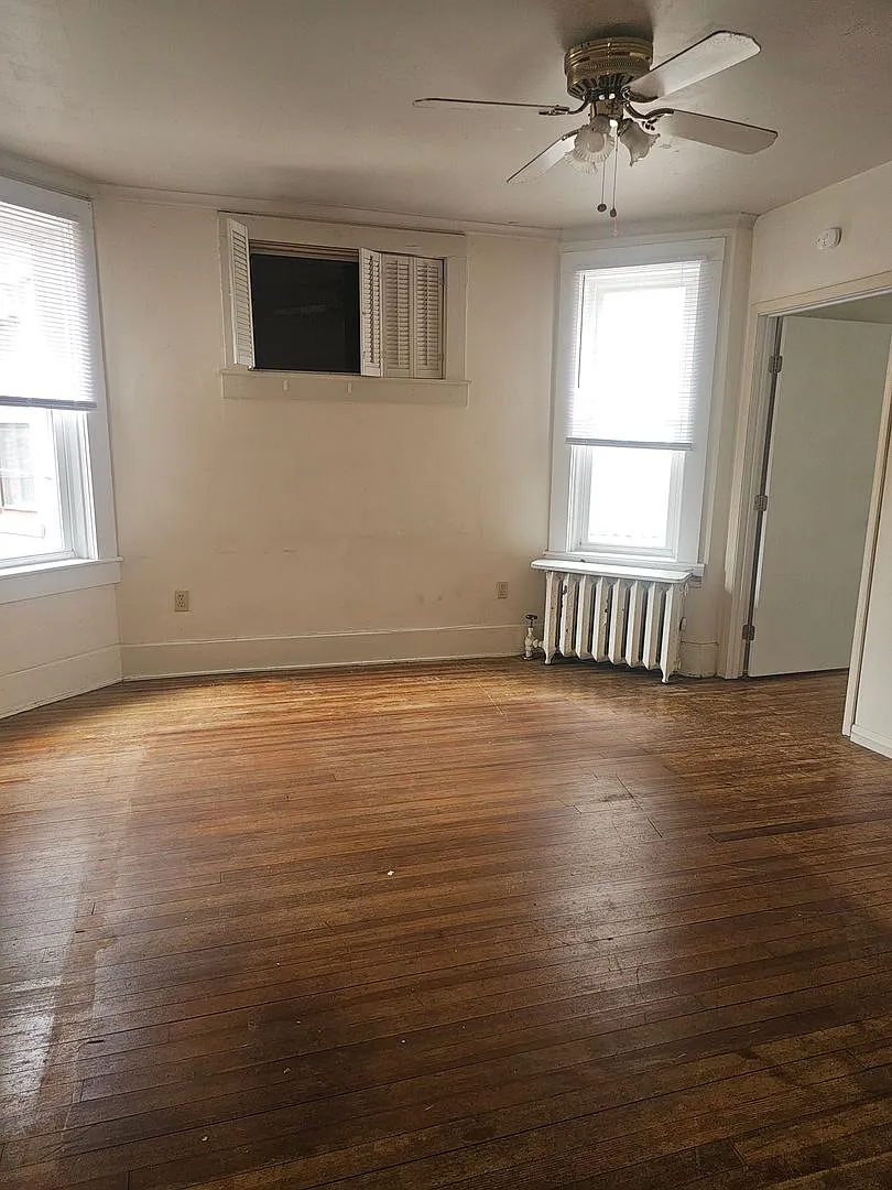 333 West 6th Street — Photo 3