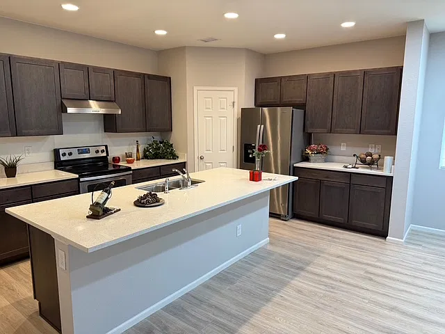 4 bed, 1947 sqft, $2,800 — Photo 4