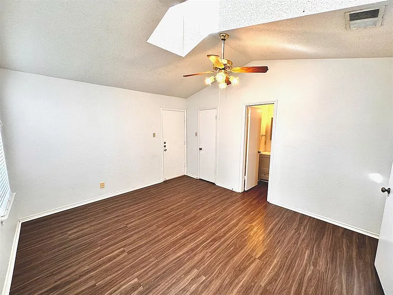 531 Cutty Trl #B — Photo 4