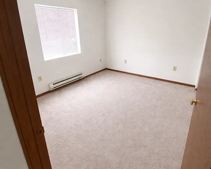 201 - 207 West Win Heights — Photo 10