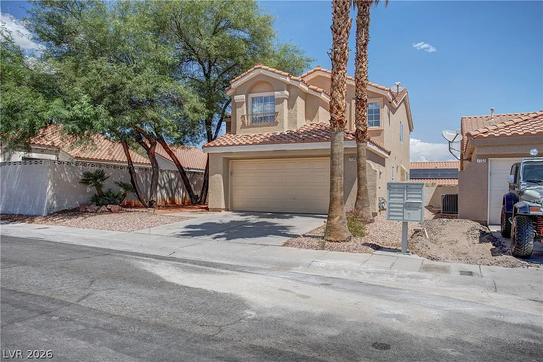 3 bed, 2.5 bath, 1731 sqft, $2,000 — Photo 2