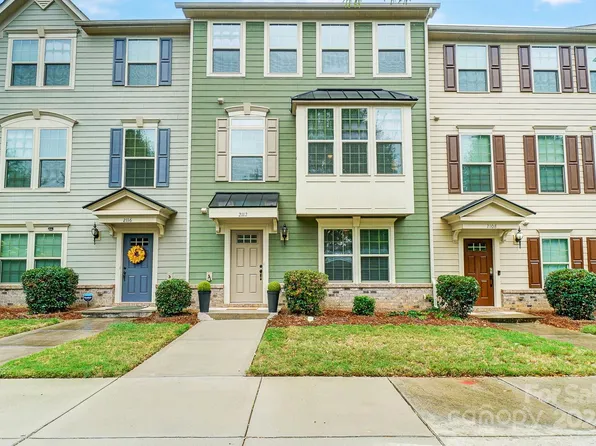 2112 Arbor Loop Dr, Charlotte, NC 28217