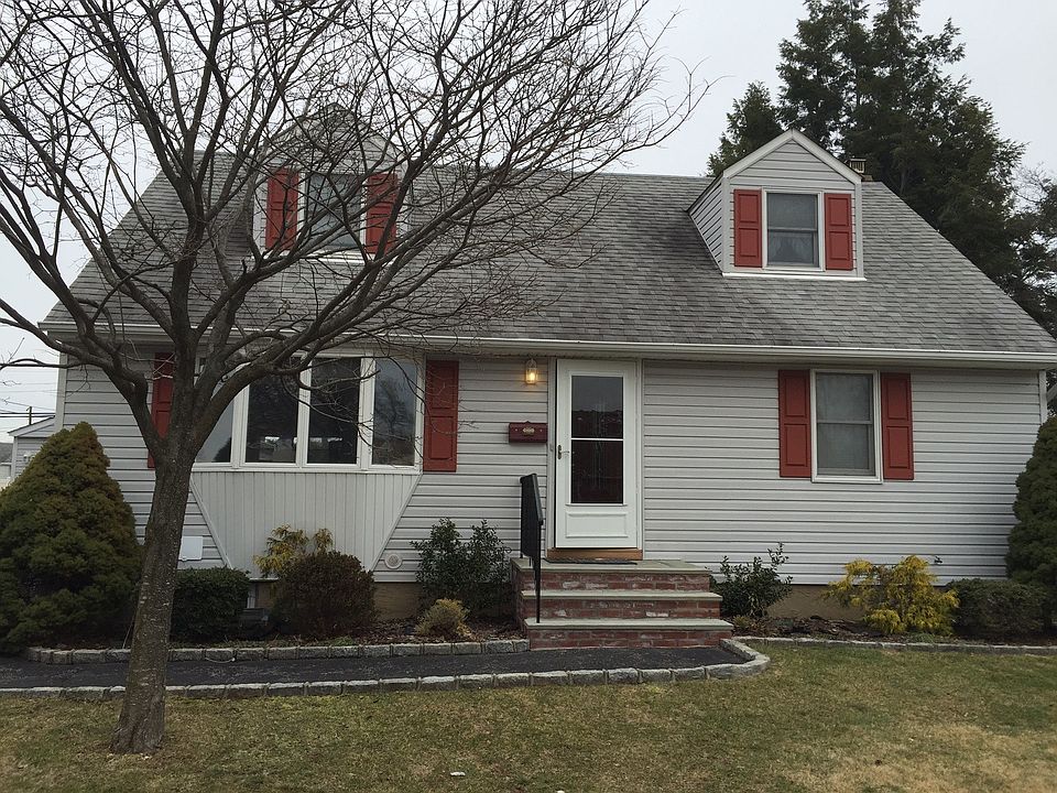 1st image of 11 Ferndale Dr