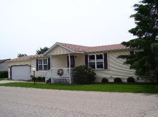 221 Meadowlark Ln, Sandwich, IL 60548