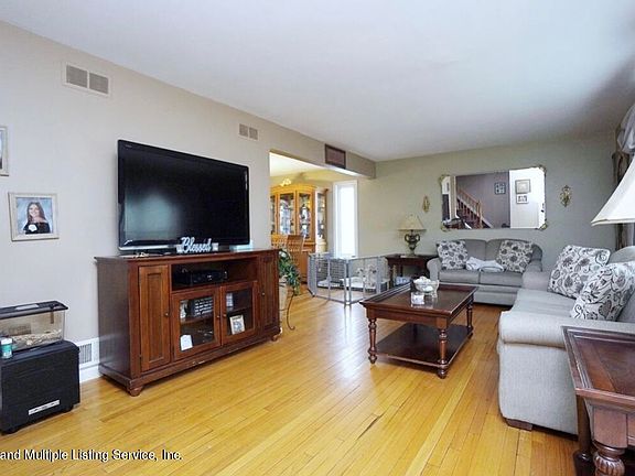 3rd image of 14 Lillian Pl