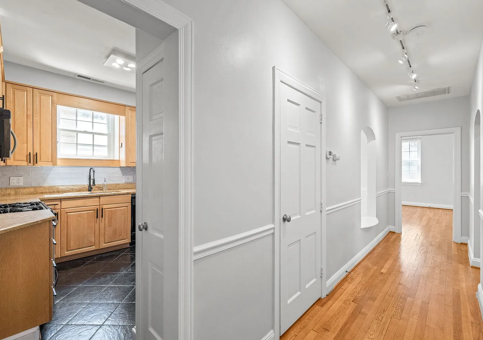 (Coming Soon) 2 bedroom condo on the Edges of Uptown, Dilworth, and Myers Park. — Photo 4