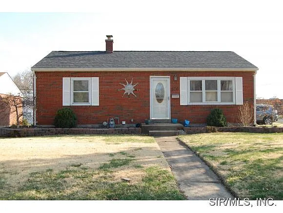 406 Roanoke Dr photo 1