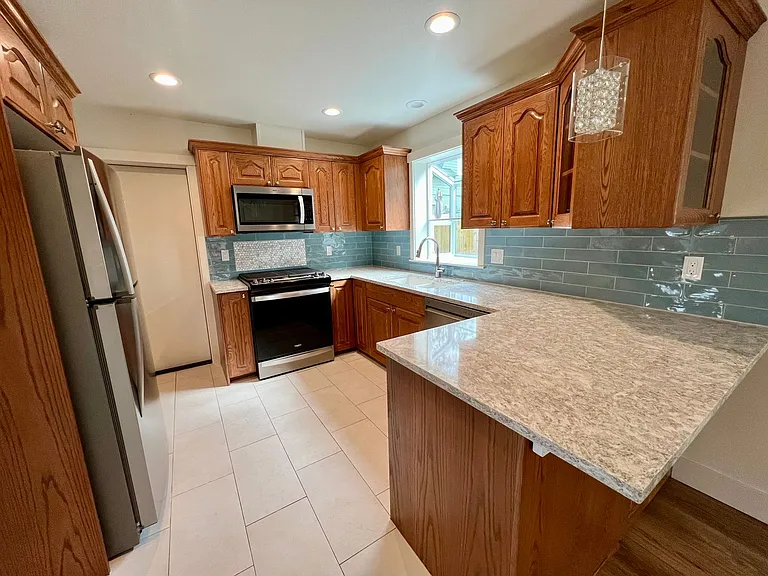 699 NW Florida Ave — Photo 5