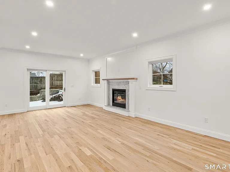 108 New England Ave — Photo 5