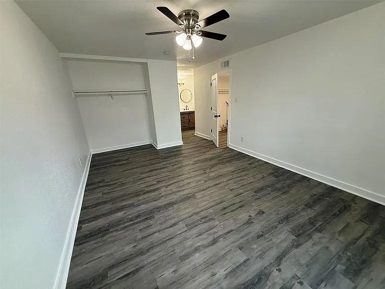 8034 Antoine Dr — Photo 7