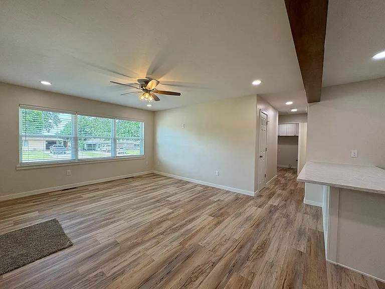 1442 E Broadway St — Photo 46