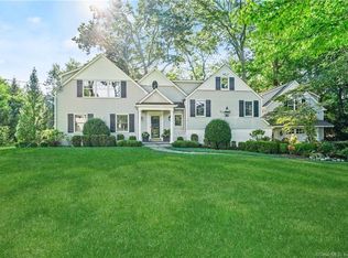 26 Winthrop Dr, Riverside, CT 06878