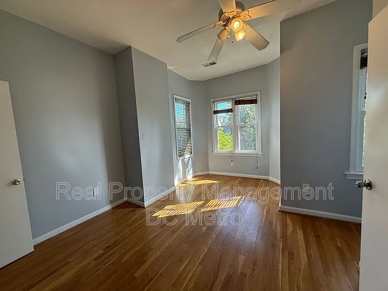 2 bed, 1.5 bath, 1000 sqft, $3,500 — Photo 4