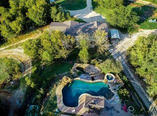 645 S Briaroaks Rd, Burleson, TX 76028