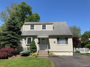 15 Margie Ave, Cresskill, NJ 07626