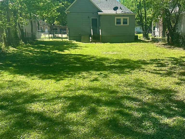 1207 W Florida St — Photo 12