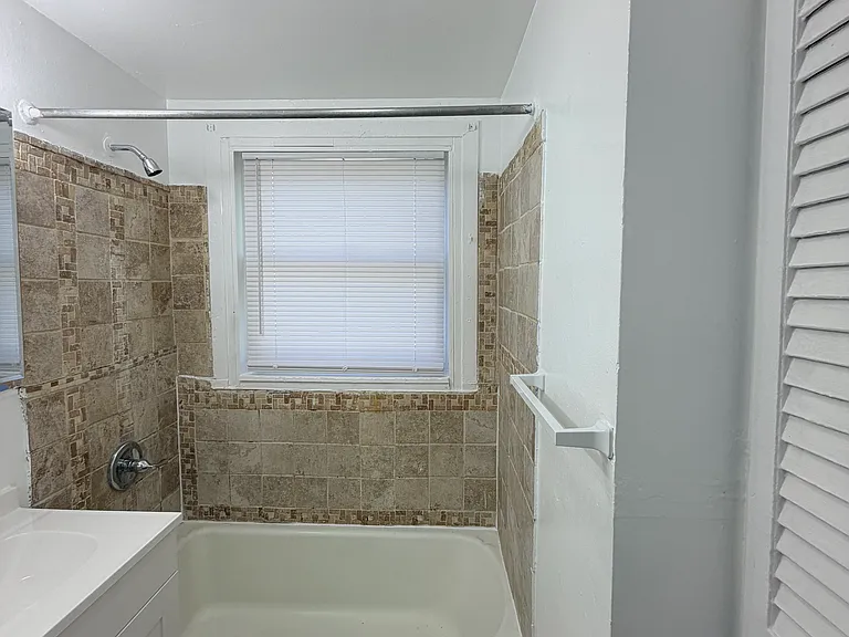 12 Hilltop Rd #1R — Photo 8