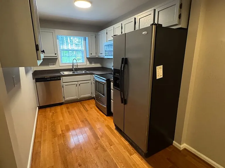 1232 Camelot Ct NE — Photo 7