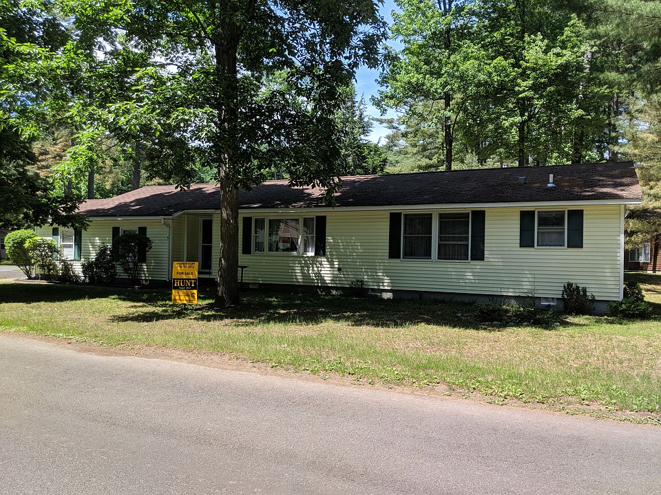 1st image of 4 Rockland Dr
