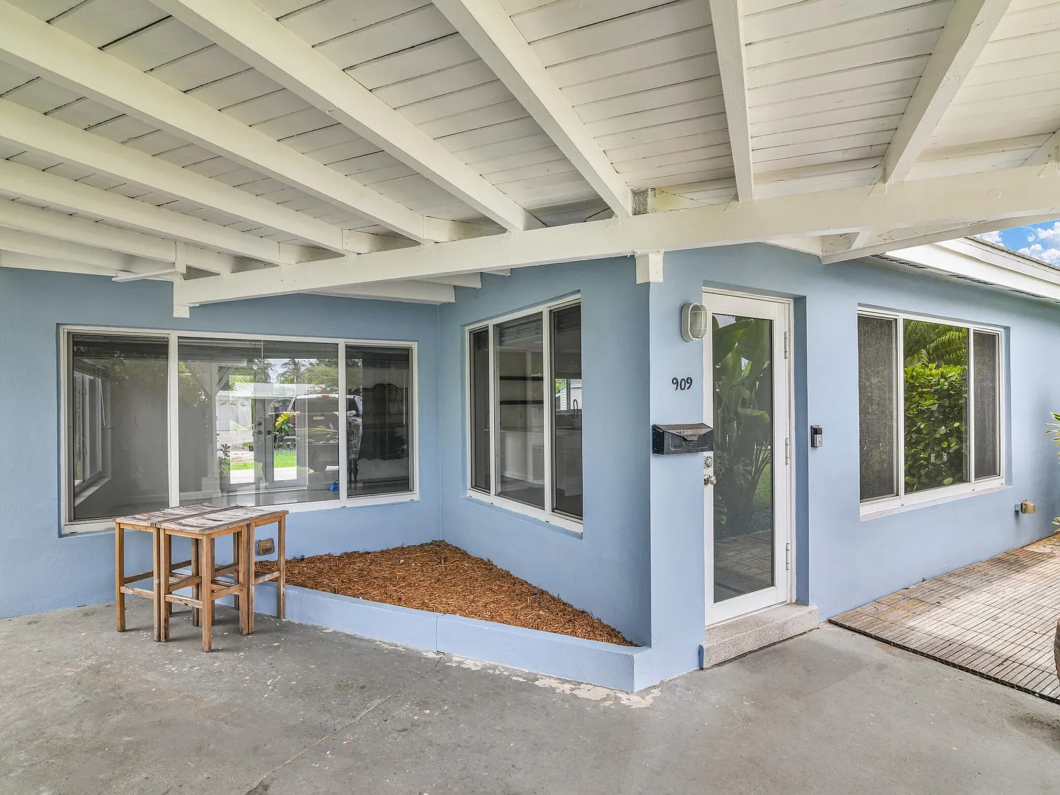 2 bed, 2.0 bath, 1145 sqft, $3,750 — Photo 2