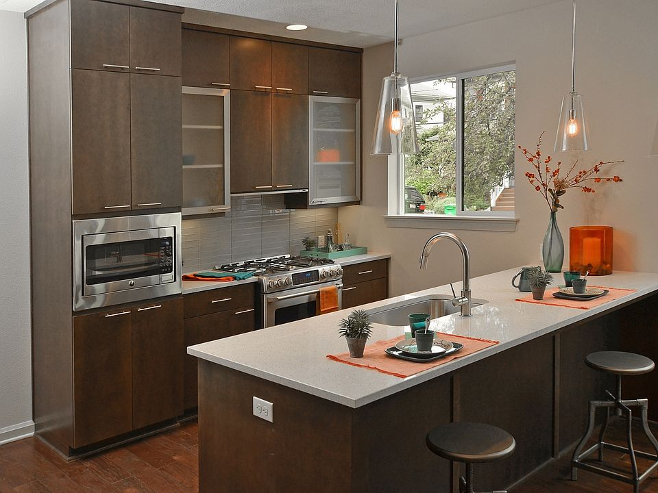 2nd image of 6465 SE 65th Ave