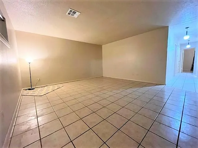3 bed, 1225 sqft, $1,400 — Photo 3