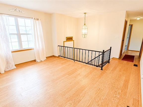 3rd image of 401 Josephine St