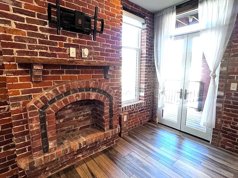 1509 E Superior St — Photo 25