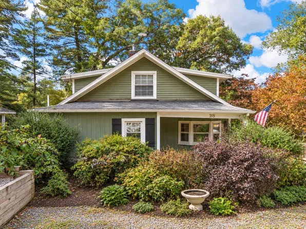 28 Davis Rd, Stow, MA 01775