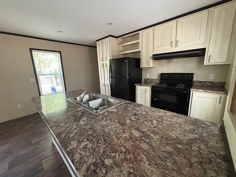 Forest Acres — Photo 16