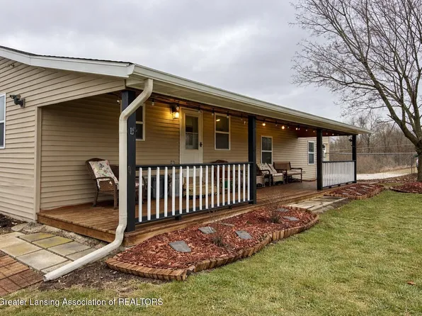 4215 N Smith Rd, Dimondale, MI 48821