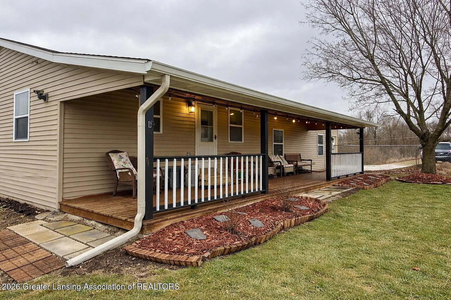 4215 N Smith Rd photo 1