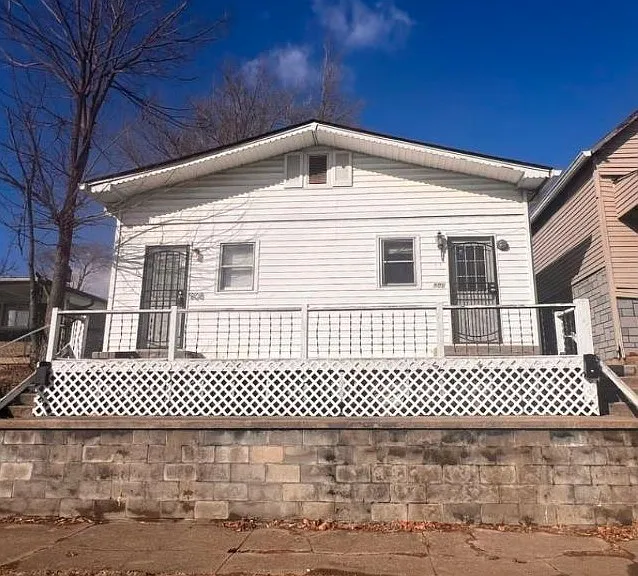 906 Burdsal Pkwy — Photo 1