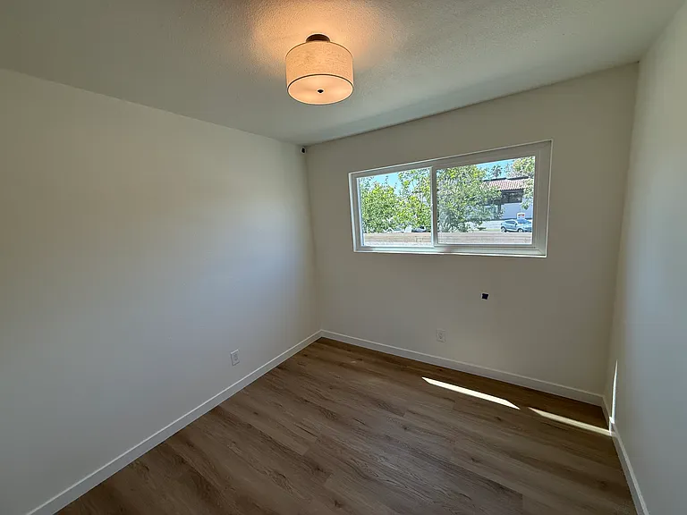 118 N Gladys Ave — Photo 11