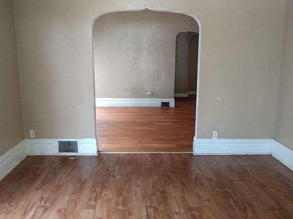 3rd image of 222 Cherry St