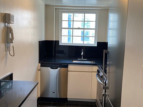 4th image of 162 E 88th St #12HH