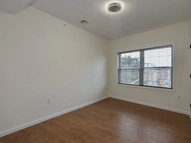 143 Zabriskie St #2D — Photo 8