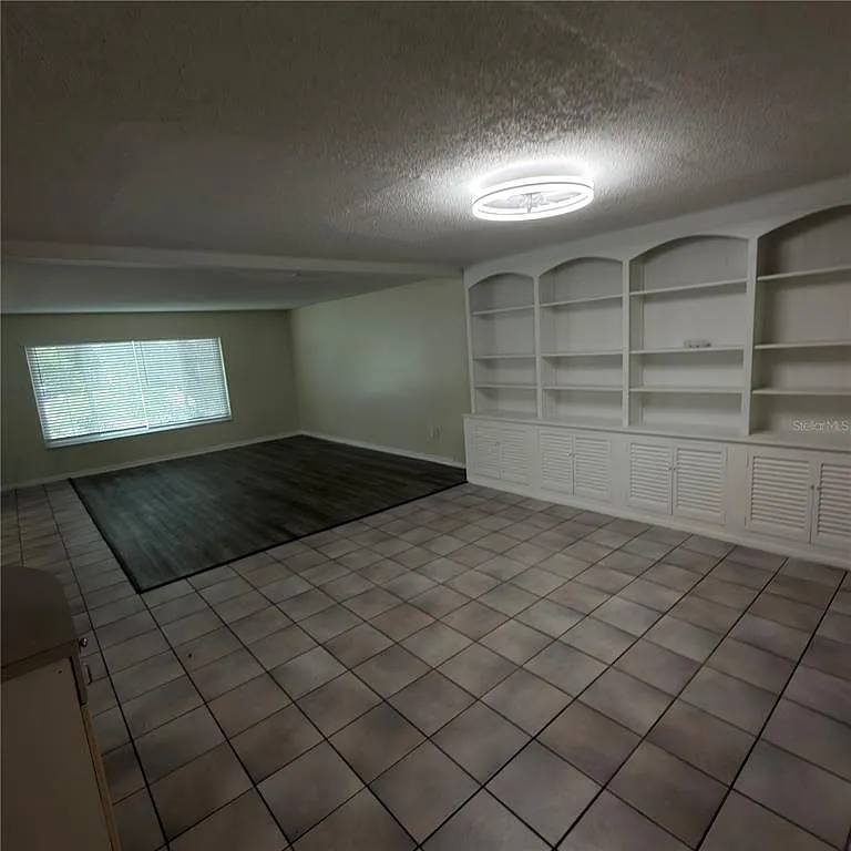 3 bed, 2.0 bath, 1416 sqft, $2,400 — Photo 2