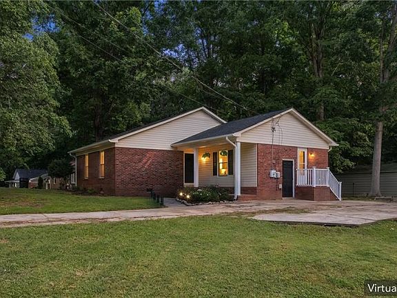 2nd image of 611 Woodland Dr