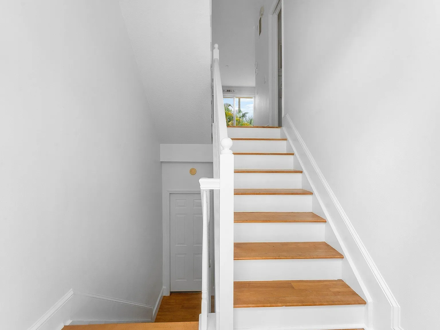 3 bed, 3.5 bath, 1709 sqft, $4,500 — Photo 4
