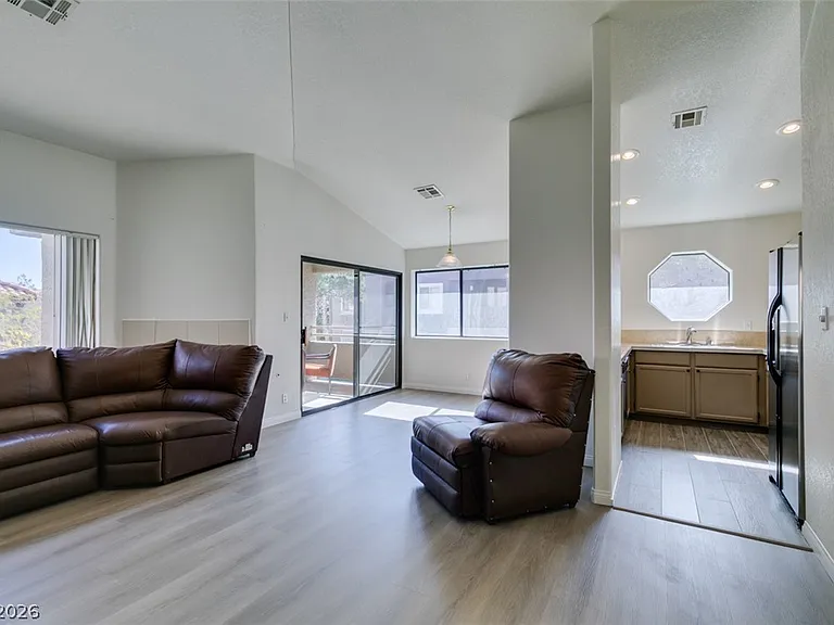 5054 S Rainbow Blvd #202 — Photo 7