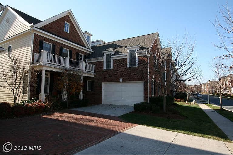 1st image of 711 Oak Knoll Ter