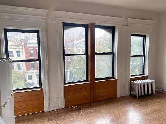 3rd image of 354 Parkside Ave #4A