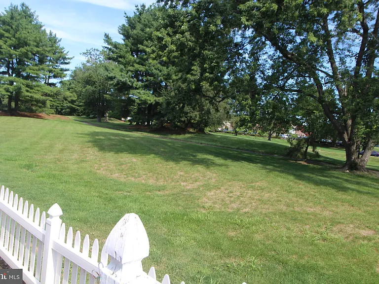 681A Rose Hollow Dr — Photo 35