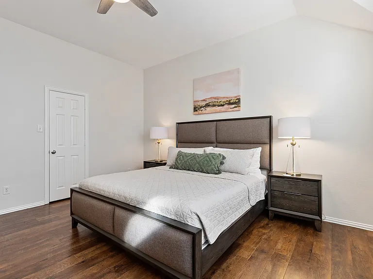 1438 Royal Oaks Dr — Photo 12