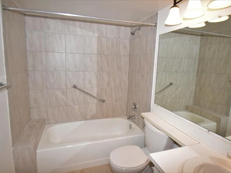 2173 White Pine Cir #C — Photo 8