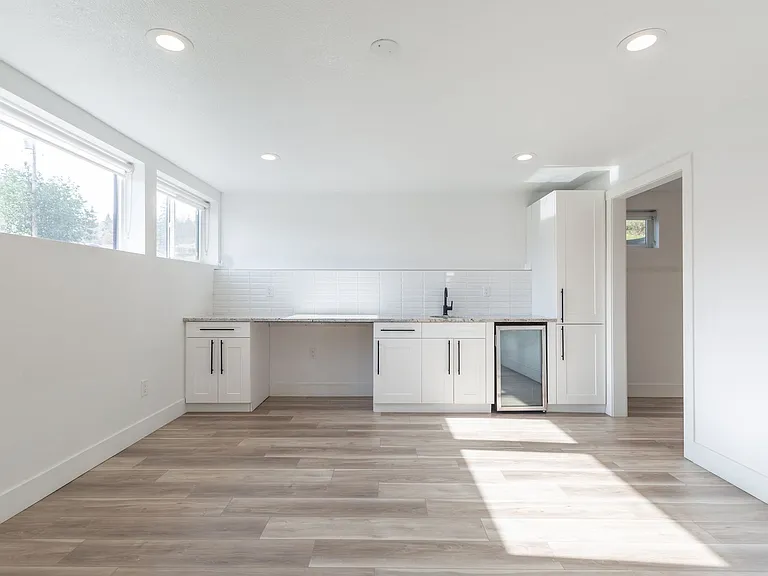 219 NW 19th Ave — Photo 20