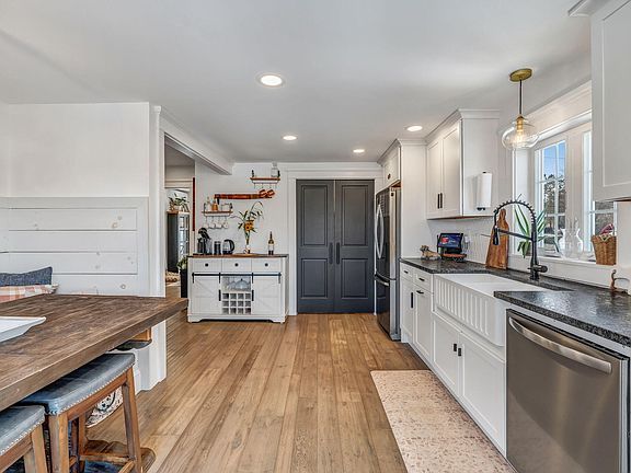5th image of 32 Northern Avenue